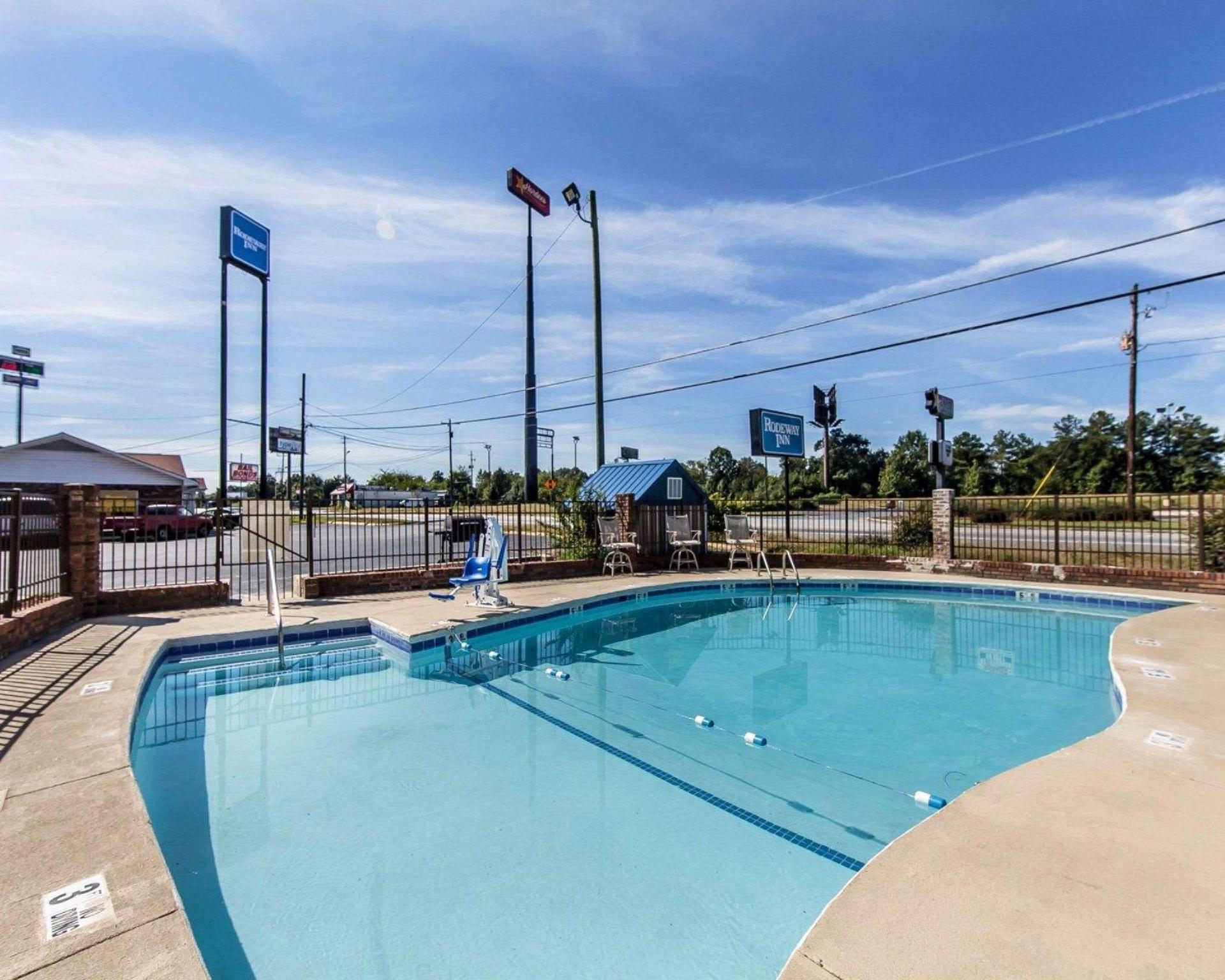 Days Inn By Wyndham Calhoun Ga I-75 And Us-41 מראה חיצוני תמונה