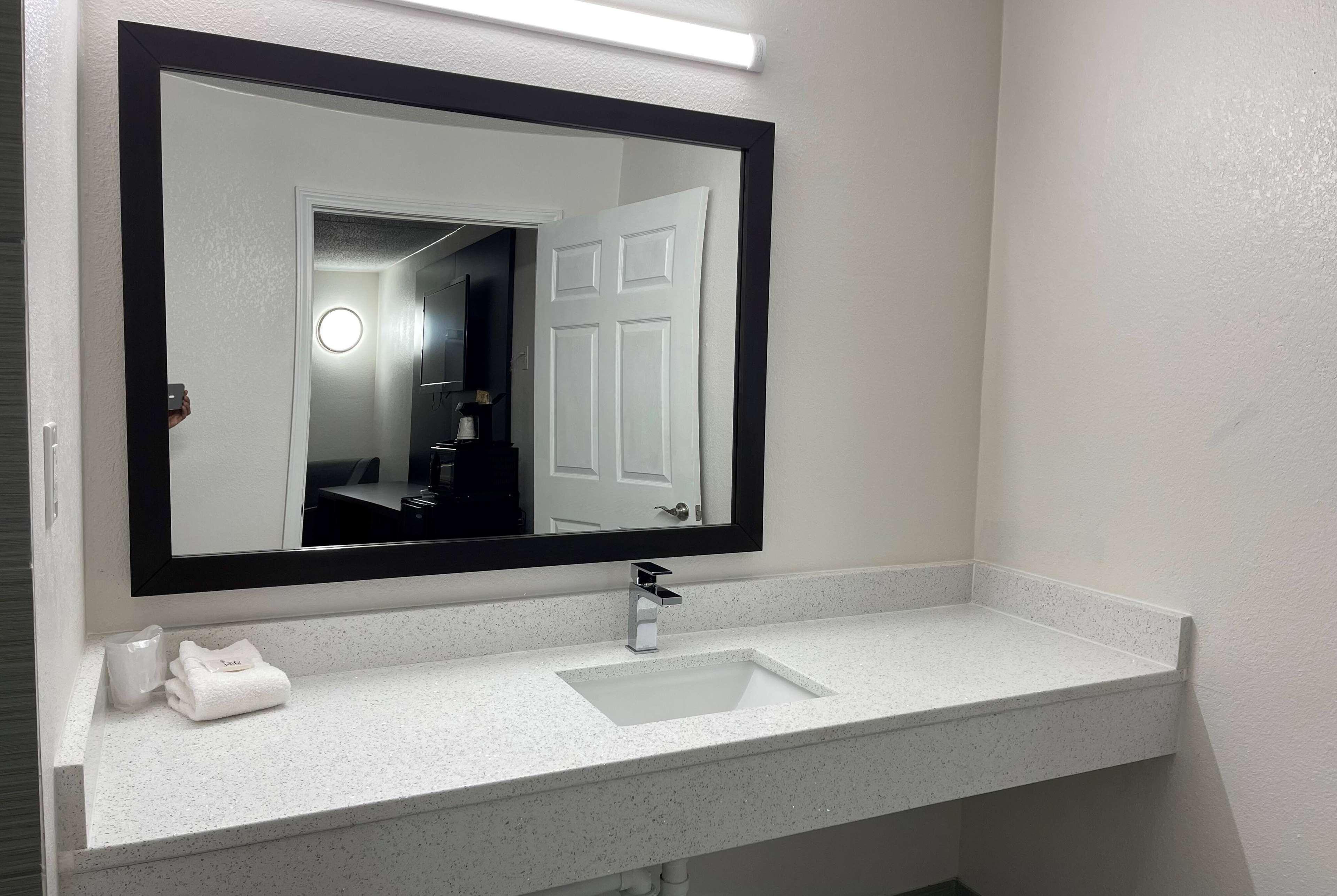 Days Inn By Wyndham Calhoun Ga I-75 And Us-41 מראה חיצוני תמונה