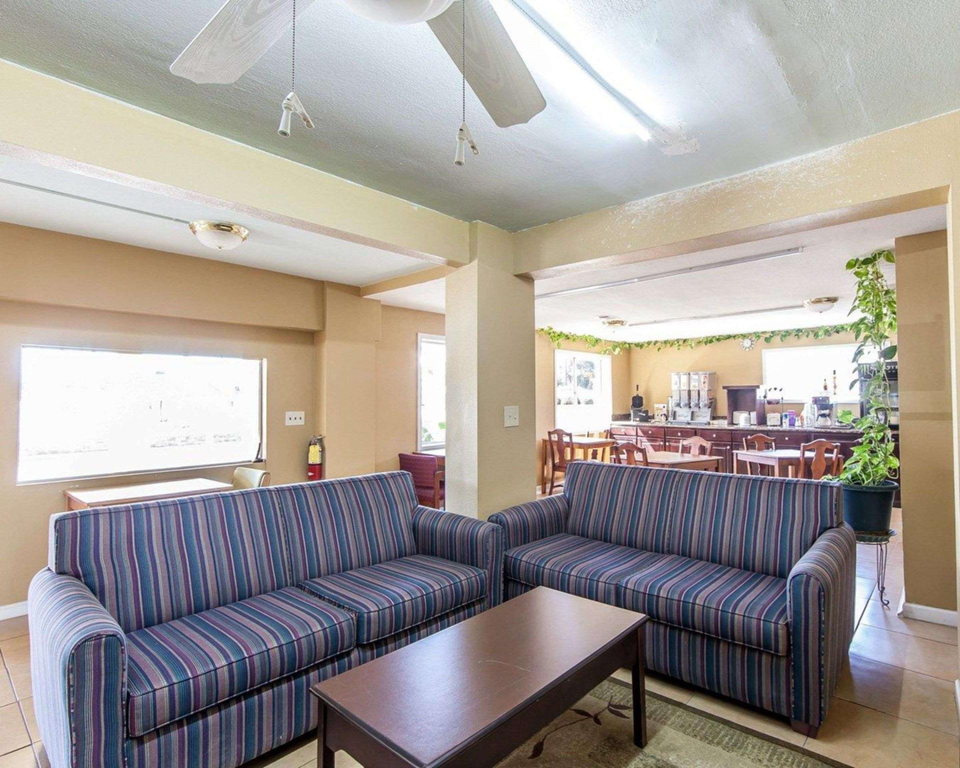 Days Inn By Wyndham Calhoun Ga I-75 And Us-41 מראה חיצוני תמונה