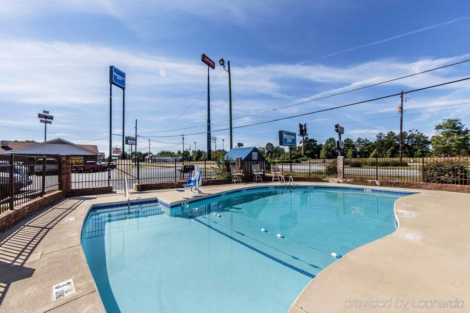 Days Inn By Wyndham Calhoun Ga I-75 And Us-41 מראה חיצוני תמונה