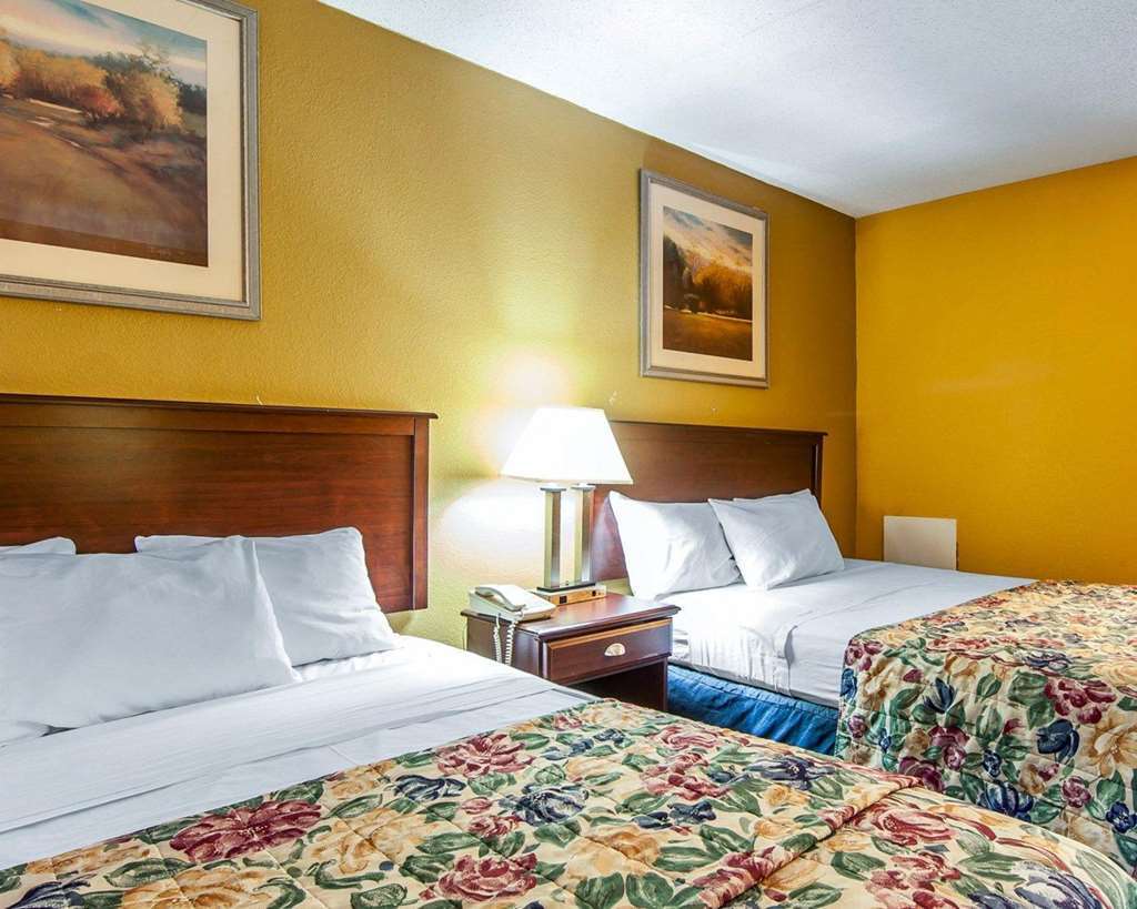 Days Inn By Wyndham Calhoun Ga I-75 And Us-41 חדר תמונה