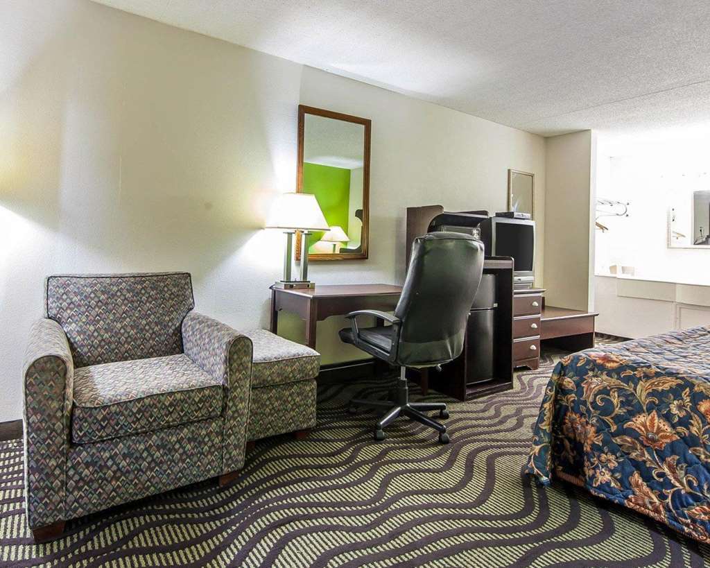 Days Inn By Wyndham Calhoun Ga I-75 And Us-41 חדר תמונה